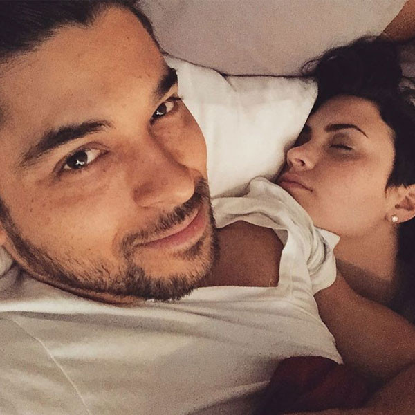 Como Se Siente Demi Lovato Con El Compromiso De Wilmer Valderrama E Online Latino Mx